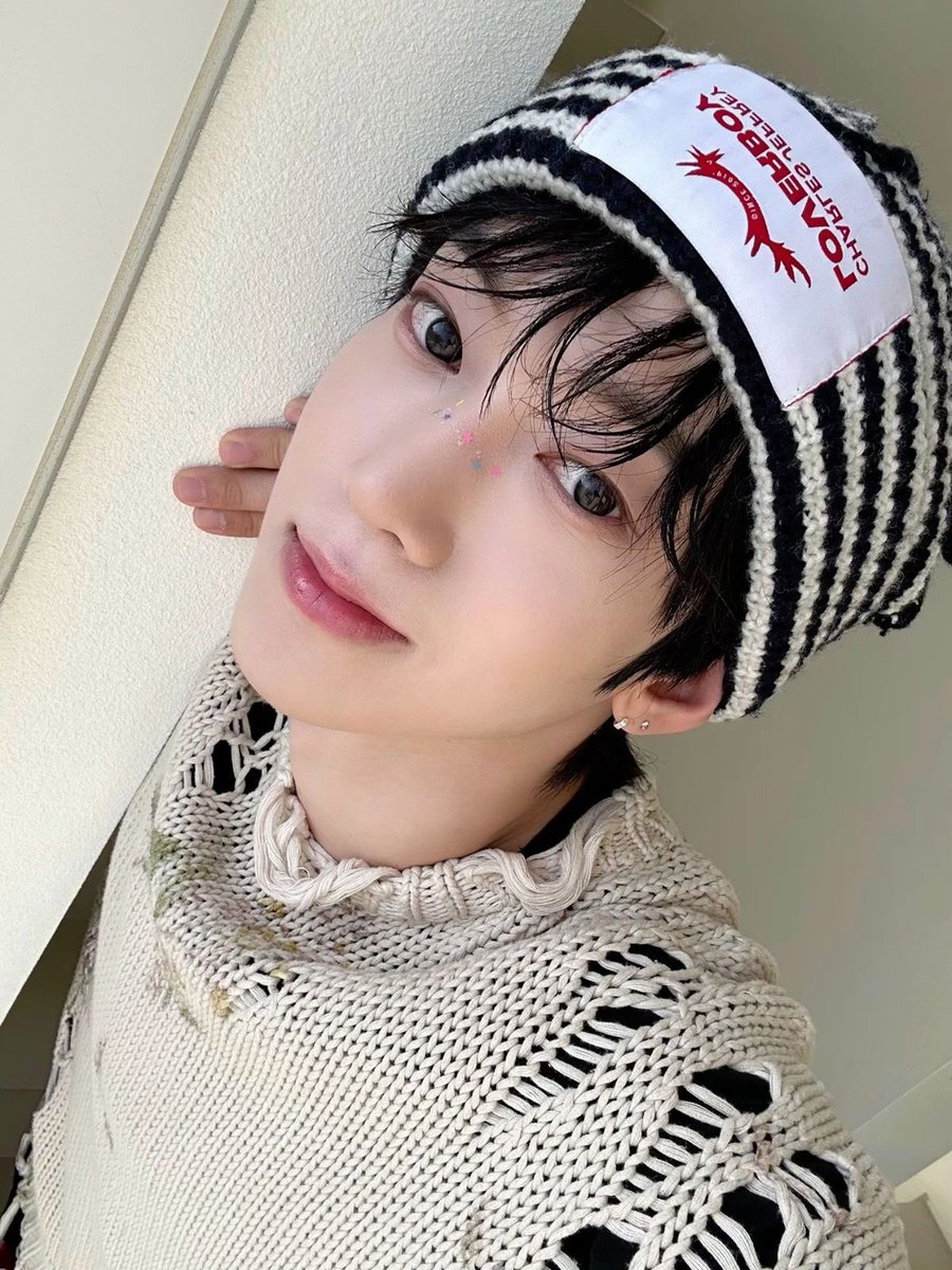 cuntygyubrik's tweet photo. kamden + yujin = chih en https://t.co/pLVicKK0k4