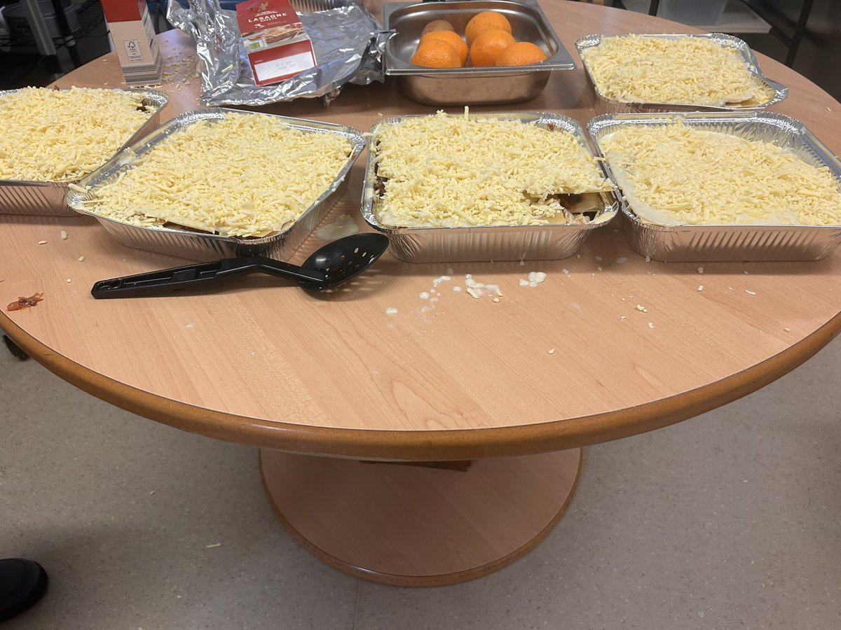 If there’s one thing the Churchill lads love, it’s cooking something for supper! This week it’s lasagna🍝
And if there’s one thing <a href="/HelenRaffan/">helen raffan</a> loves, it’s making a mess🤣💚