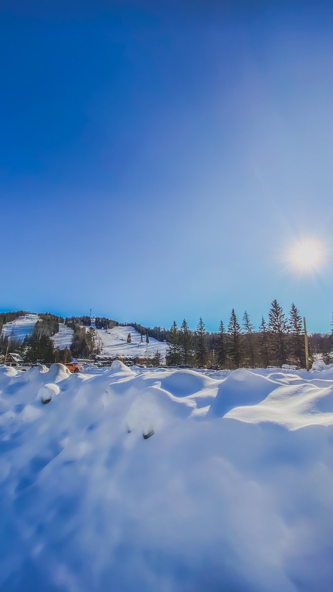 Huntzz's tweet photo. *my special place
👇
1st edit was done in lightroom
2nd edit was done in Photoshop express
3rd edit was done in lightroom mobile

#iPhonePhotography #lightroomEdit #Canada #SkiTown #mountains #SnowCoveredMountain #Snow #photooftheday #Naturephotography https://t.co/p9wz9db9Xg