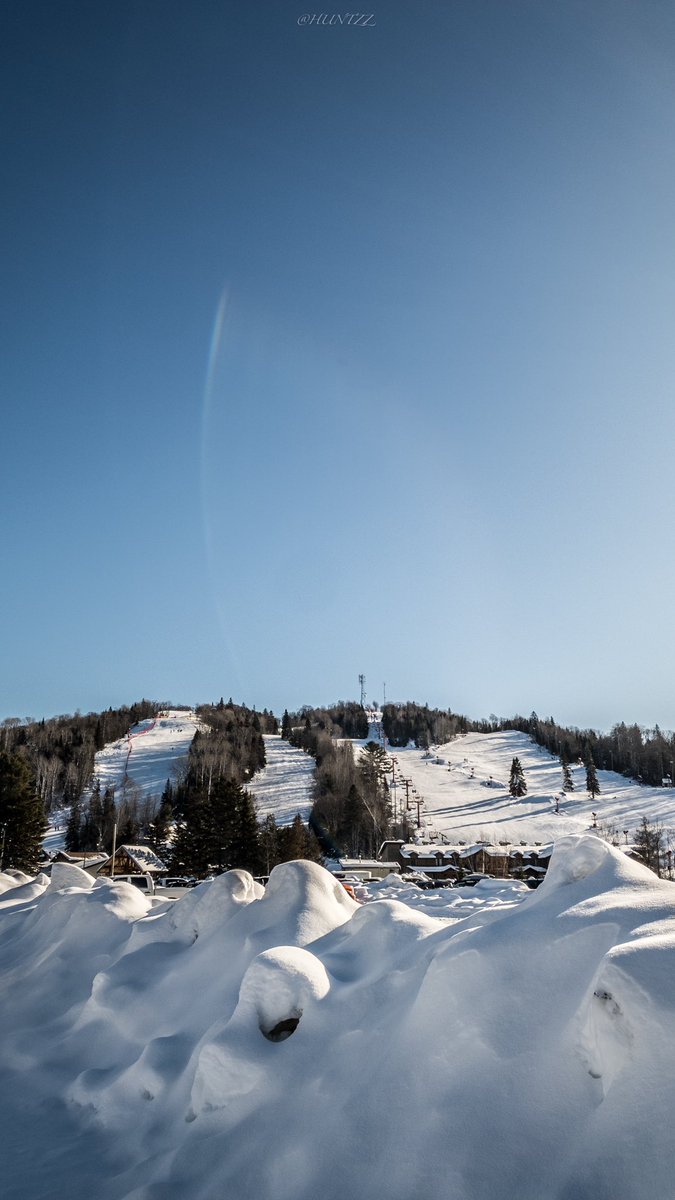 Huntzz's tweet photo. *my special place
👇
1st edit was done in lightroom
2nd edit was done in Photoshop express
3rd edit was done in lightroom mobile

#iPhonePhotography #lightroomEdit #Canada #SkiTown #mountains #SnowCoveredMountain #Snow #photooftheday #Naturephotography https://t.co/p9wz9db9Xg
