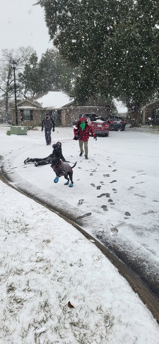 Still snowing!😍❄️☃️ More Pics to come...😍