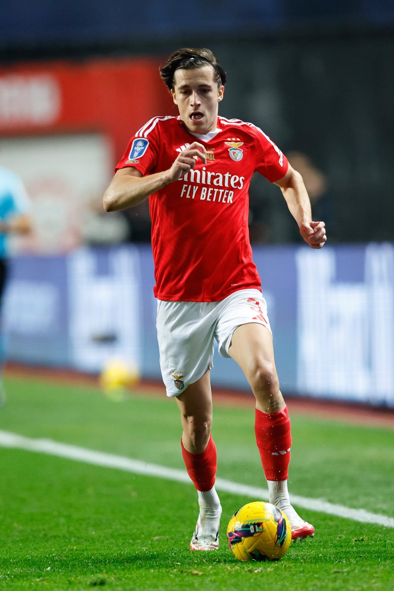 _BeFootball's tweet photo. ALVARO CARRERAS, du latéral gauche explosif comme on les aime. 🇪🇸😮‍💨

Benfica l’a acheté 6 M€ à Manchester United l’été dernier.

Formé au Real Madrid. https://t.co/TNOEkLfdqk