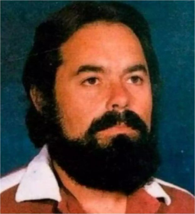 realTigerAgency's tweet photo. ESCALOFRIANTE 🤯

Diciembre de 1994: Un científico descubrió cómo manipular la realidad.

12 horas después, desapareció.

Su laboratorio fue vaciado.
Su investigación - borrada.
Su cuerpo - nunca fue encontrado.

Algunos dicen que la CIA lo «desapareció». Otros dicen que su experimento fracasó.

Su última advertencia te perseguirá: