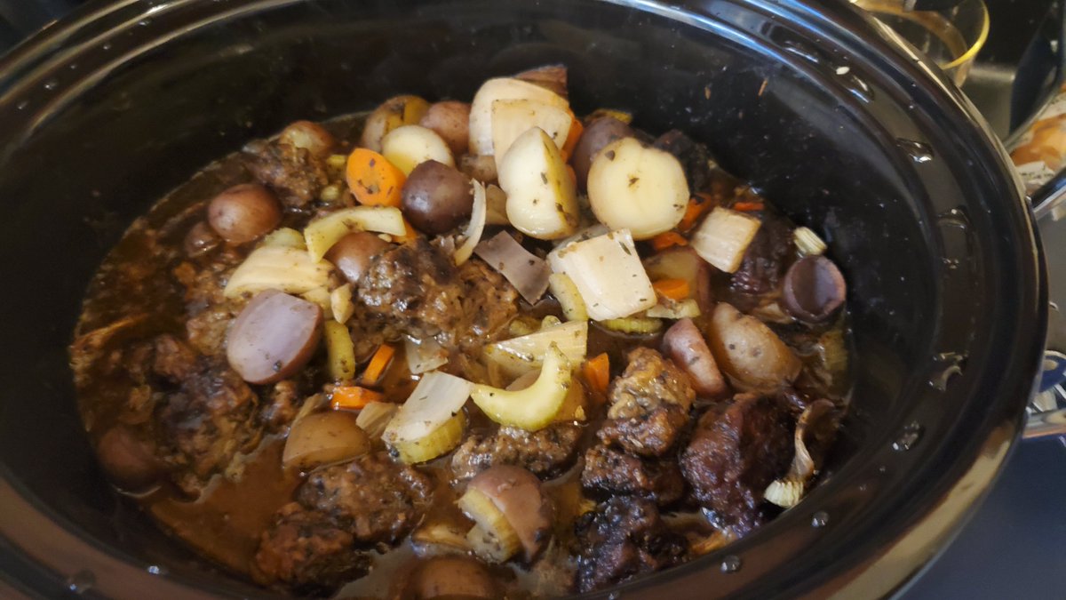 xrae's tweet photo. @ebeth360 @BakeoffJudge Beef stew is ready! It's not as pretty, but dang it's delicious. https://t.co/u6eIprJOYp