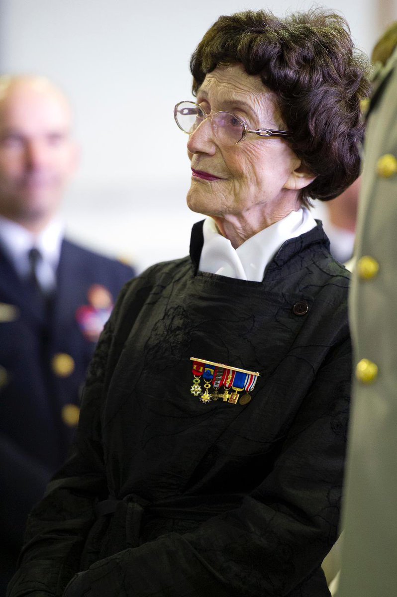 Profonde tristesse à l’annonce de la disparition de la générale Valérie André, première femme à accéder à ce grade dans les armées françaises.

Médecin, parachutiste, pilote d’hélicoptère, elle a été pionnière dans bien des domaines et inspiré de nombreux militaires. Durant la