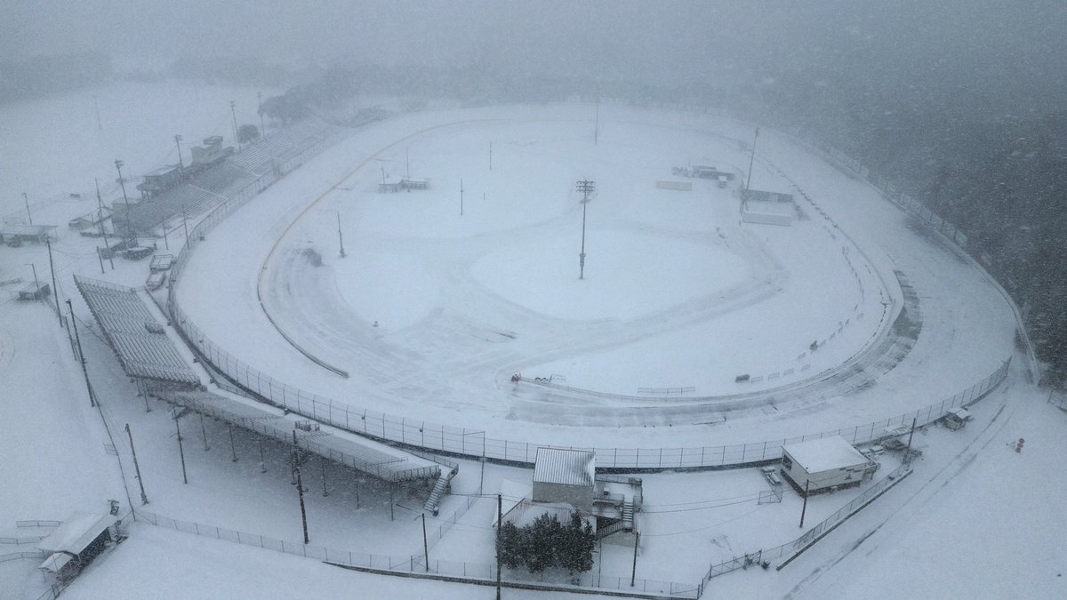 lolsallad's tweet photo. @MattWeaverRA It’s cold https://t.co/TQB2ohzmZG