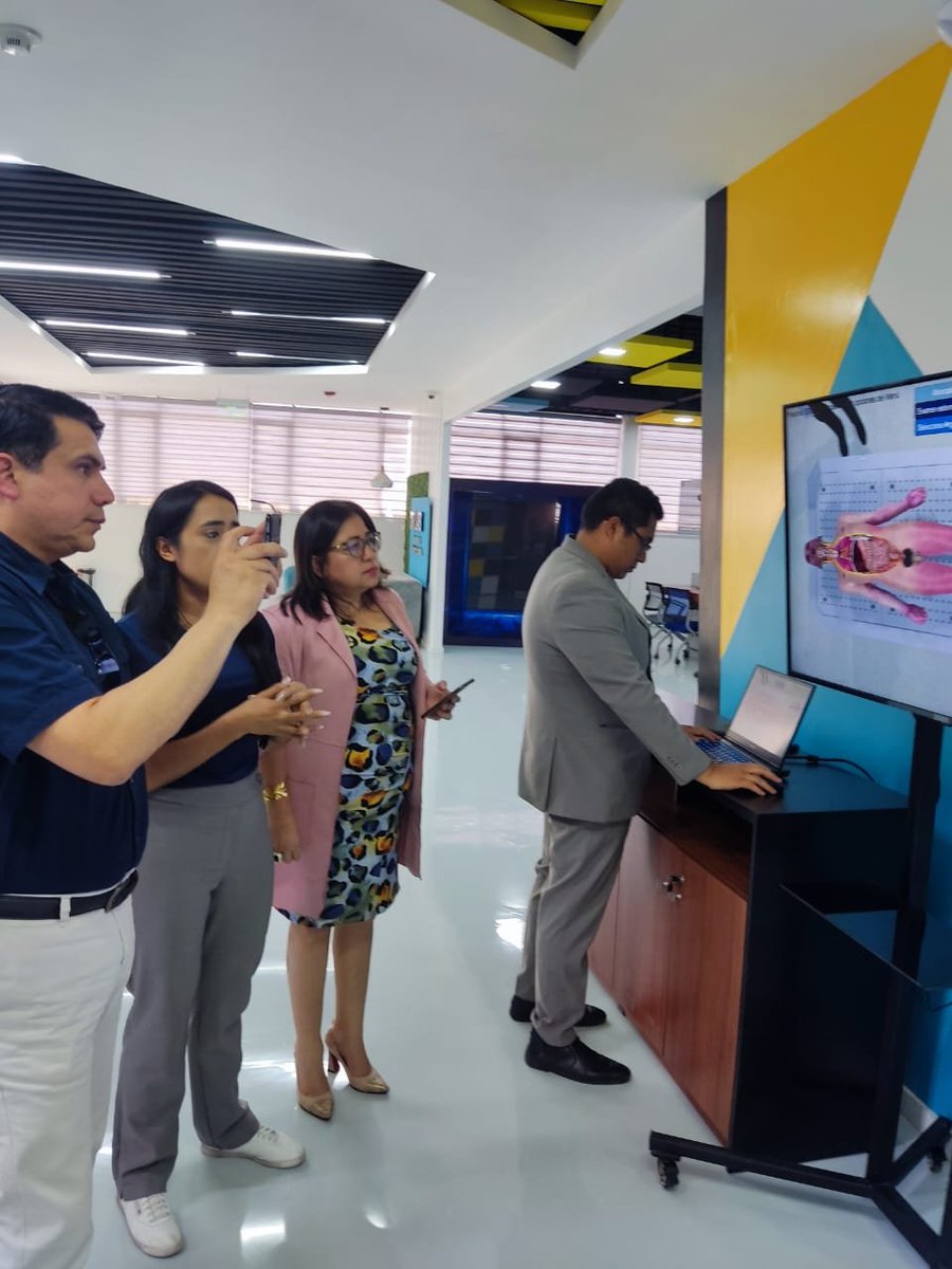 ces_ec's tweet photo. En el marco de su visita a la @utpl en la ciudad de Loja,  Carmita Álvarez realiza un recorrido por los laboratorios de Robótica y Energía Renovable de la IES. https://t.co/L7SqpN2LAQ