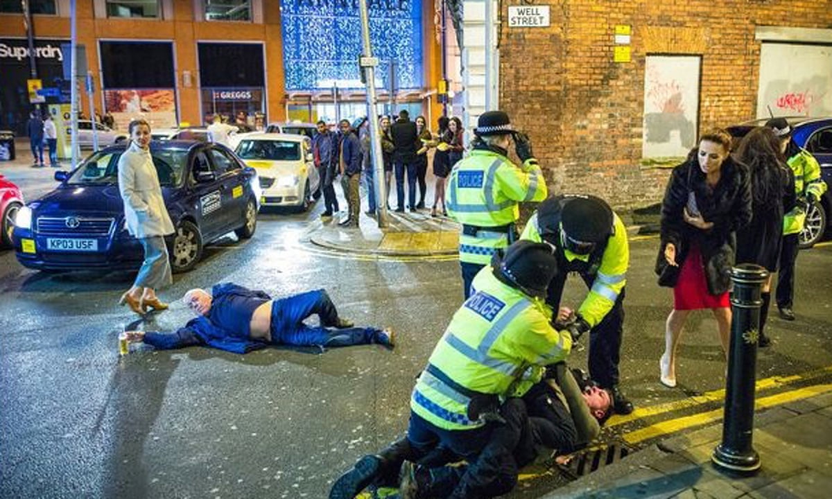 themaninblock11's tweet photo. George Saville, while Cardiff scored. https://t.co/f1AI91tYBf