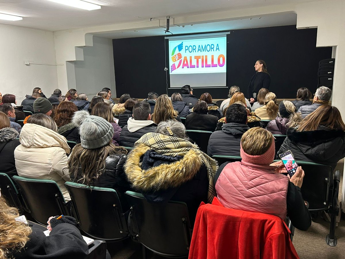 Cicam20's tweet photo. Por instrucciones del alcalde @javierdiazglz el #CICAM en coordinación con la @TesoreriaSalt llevó a cabo la capacitación referente al sistema de comprobaciones, con la participación del C.P. Leoncio Rodríguez y Pilar Valdés #PorAmoraSaltillo @SaltilloGob @ChivisArellano https://t.co/xQ5oeNOURI