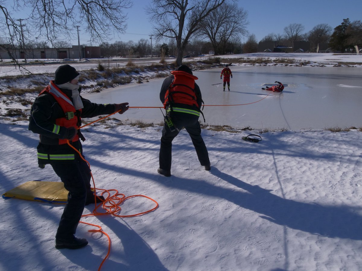 ottawaksgov's tweet photo. The Ottawa, KS Fire Department is braving the coldest day of the year to conduct crucial frozen water rescue training! ๐งโ๐๐ช
#ottawafiredepartment #frozenwaterrescue #traininginthecold #FirstResponders #CommunityHeroes #WinterSafety #FrozenRescue https://t.co/yPvPWU6Zkb