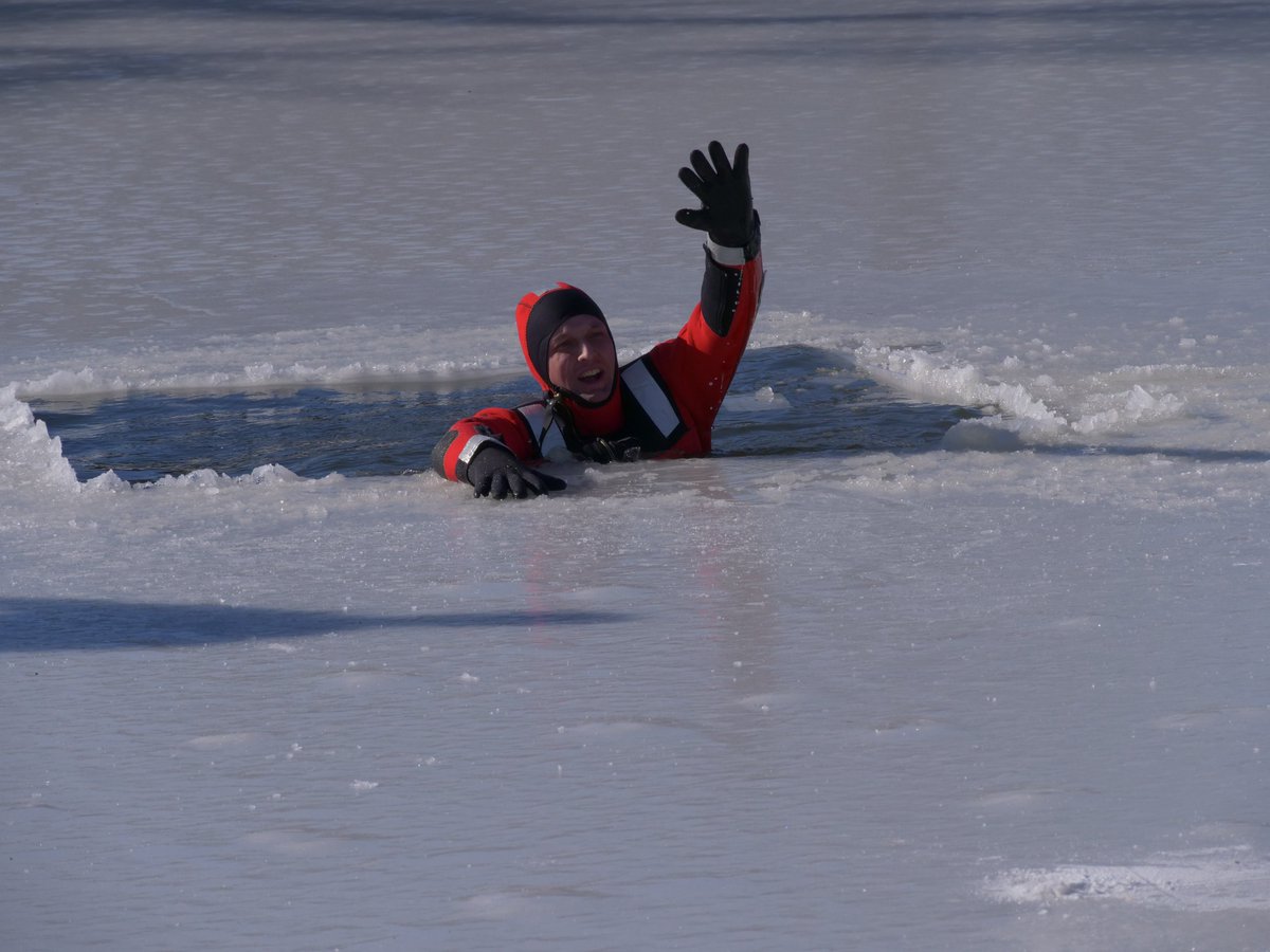 ottawaksgov's tweet photo. The Ottawa, KS Fire Department is braving the coldest day of the year to conduct crucial frozen water rescue training! ๐งโ๐๐ช
#ottawafiredepartment #frozenwaterrescue #traininginthecold #FirstResponders #CommunityHeroes #WinterSafety #FrozenRescue https://t.co/yPvPWU6Zkb