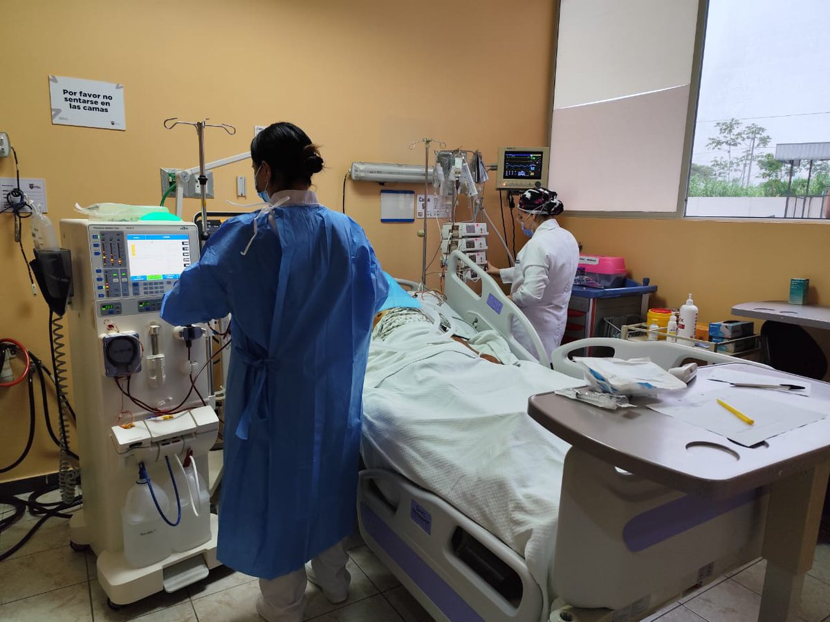 HGeneralMacas's tweet photo. #MoronaSantiago | El @HGeneralMacas 🏥 brinda atención especializada en nefrología a pacientes con enfermedad renal crónica descompensada que ingresan por emergencia. El servicio de hemodiálisis trabaja de manera integral para su recuperación. #ElNuevoEcuador https://t.co/MwIzCJ4THX
