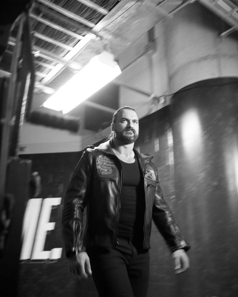 DMcIntyreWWE's tweet photo. Walking Tall. https://t.co/3Dv3hfybDo