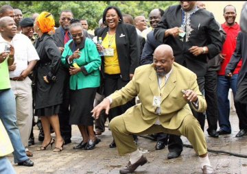 Mrfrequency11's tweet photo. @lifeof_nono Nionyeshe picha ya nono akiwa anacheka, meno yaonekane, nakupa 10k hapa hapa 😃 https://t.co/cRNkeXsoLq