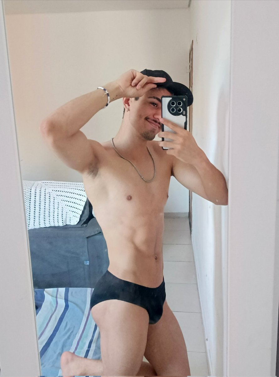 abelzenith's tweet photo. tá calor né 🔥🥵 https://t.co/q49fQAILH1