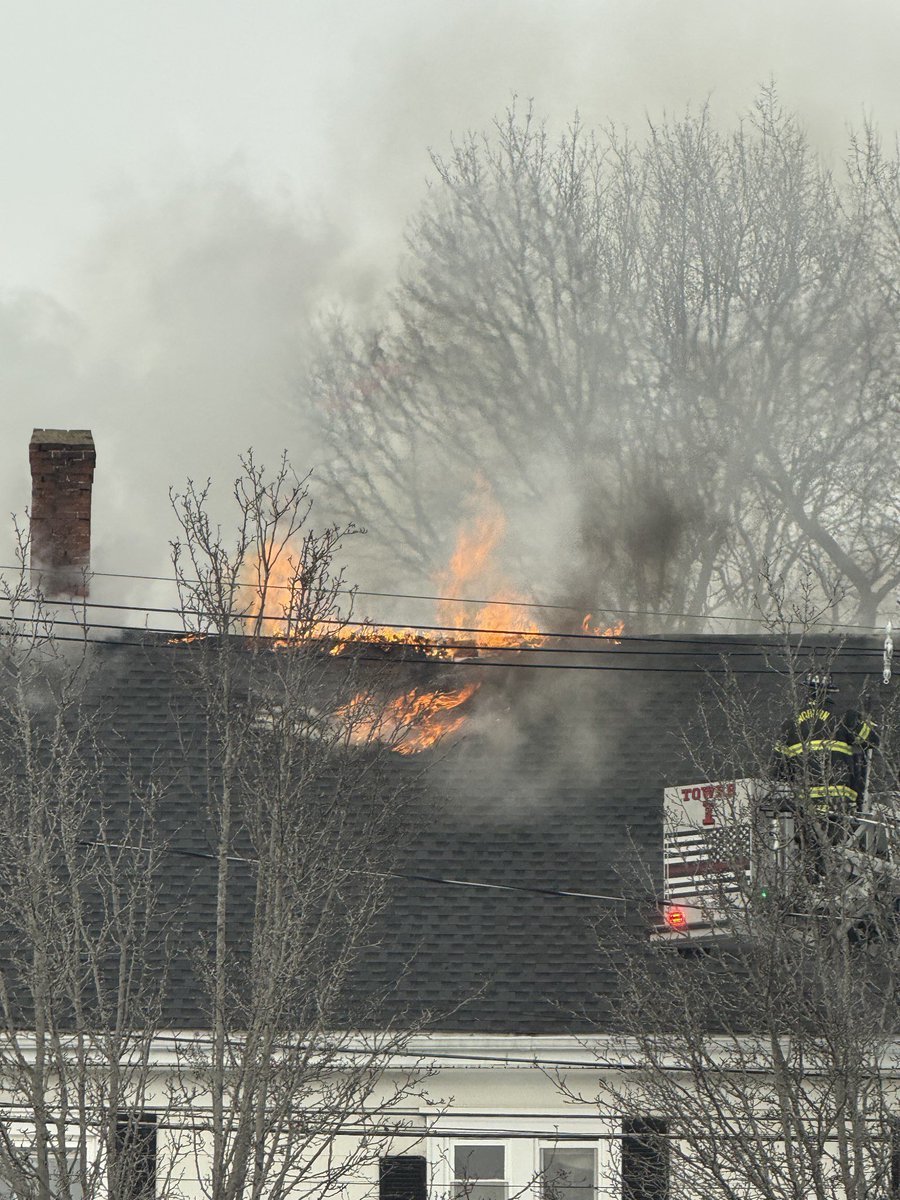 MaFireEMS's tweet photo. 2nd alarm Woburn Ma, fire location 56 Union St https://t.co/MQooSSttZz
