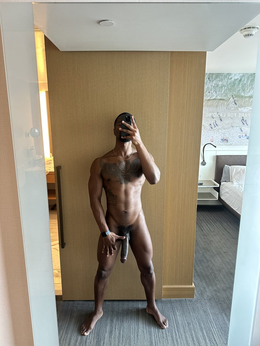 SinCityPapi's tweet photo. Dick down to my knees https://t.co/qU2XDlHq2o