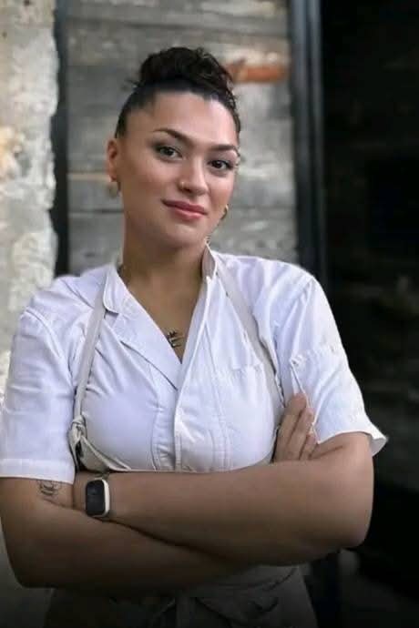 Eslem Uyanık..
21 yaşında, aşçı..
Bolu Kartalkaya'da çalıştığı Grand Kartal Oteli'nde 03.30 sularında çıkan yangında hayatını kaybetti..
Kayserili..