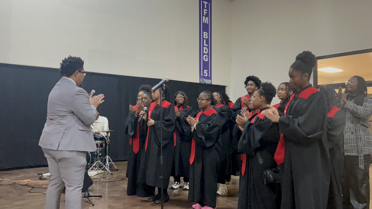 The Shannon High School Choir performed at the Committee for King’s Awards Banquet in Tupelo this past weekend. 🎶
Many Shannon High School students also served at various events honoring Dr. Martin Luther King, Jr. 

#EducateServeInspire