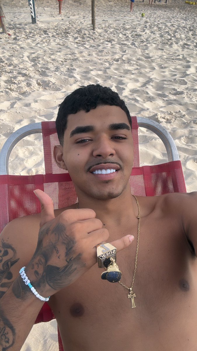 🏖️☀️🕊️🕊️