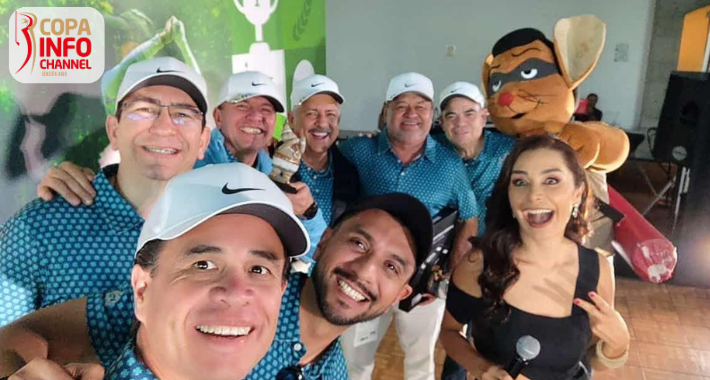 InfochannelMX's tweet photo. #Infochannel | La #selfie de @CTInternacional junto al #RatónEnmascarado, en la #CopaInfochannel 2025, el torneo de #golg que eligen los #mayoristasTI, fabricantes, integradores y #distribuidoresTIC.📸 https://t.co/8bKeeE0cGv