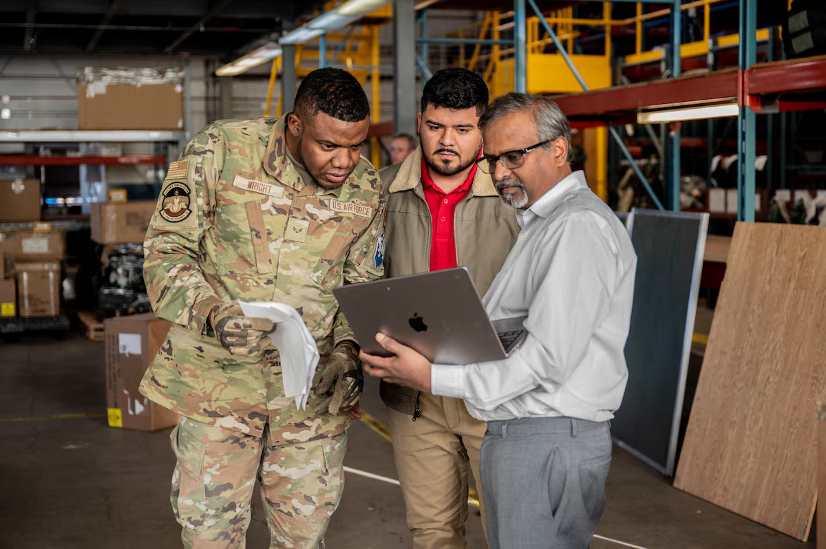 USSF_SSC's tweet photo. Guardians and Airmen teamed for a first-ever logistics challenge using artificial intelligence (AI) to aid in cargo planning for rapid deployment. Teams competed to reduce loading time from 14 days to less than an hour.
Read more: https://t.co/KKNBRdLN6z https://t.co/H4MeOixP6Z