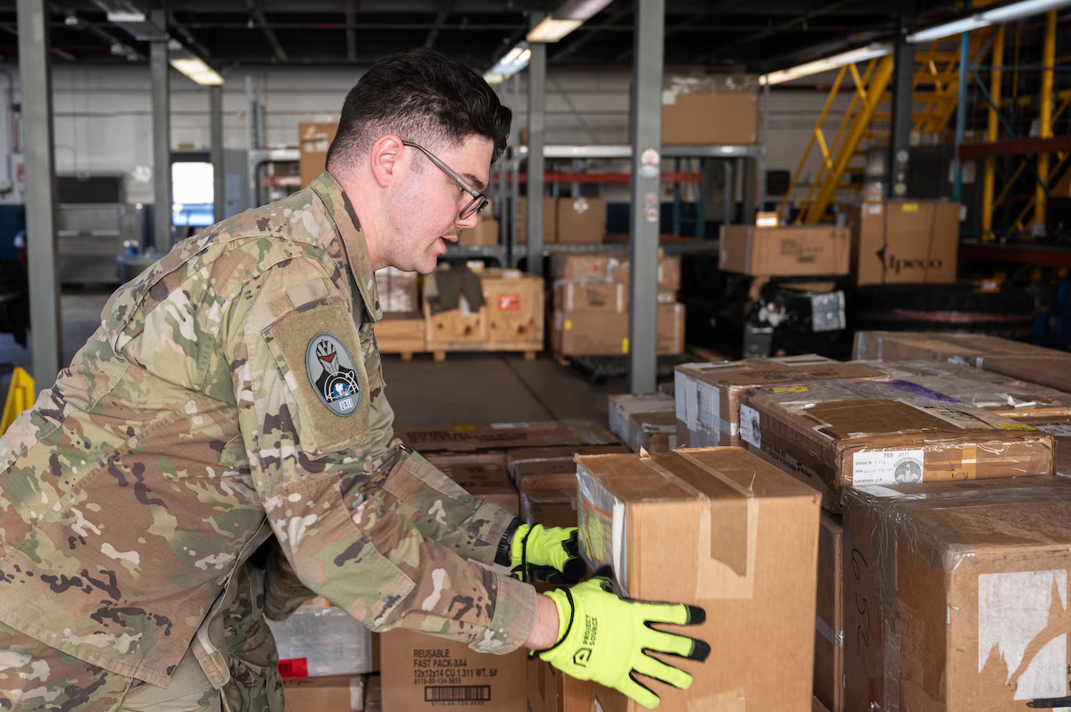 USSF_SSC's tweet photo. Guardians and Airmen teamed for a first-ever logistics challenge using artificial intelligence (AI) to aid in cargo planning for rapid deployment. Teams competed to reduce loading time from 14 days to less than an hour.
Read more: https://t.co/KKNBRdLN6z https://t.co/H4MeOixP6Z