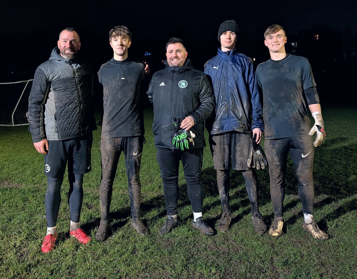 MarkCorbett1987's tweet photo. Top night on the grass with @1874Northwich keepers @GKMBungalow preparing for huge game this weekend 💚

Thanks to @TheGKN_CK @TheGKN for letting us jump on their facilities to get some time on the grass under the lights and their keepers supporting 💪🏻 the best around 🧤 https://t.co/2xrFOYrmX7