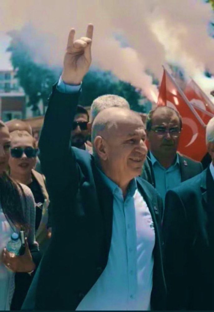 Murat1907341's tweet photo. Eğilmiyor diye,kurdu hor görüp,

İti el üstünde tutan utansın.!

#ÜmitÖzdağYalnızDeğildir 🇹🇷🤘 https://t.co/uKojvhyrci