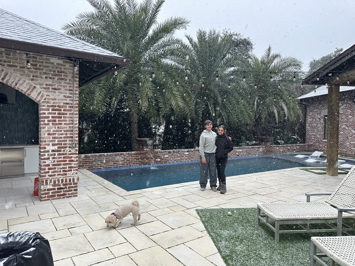 850PipeMan's tweet photo. @spann Heavy snow in Destin, FL! https://t.co/DUWRXbEf9B