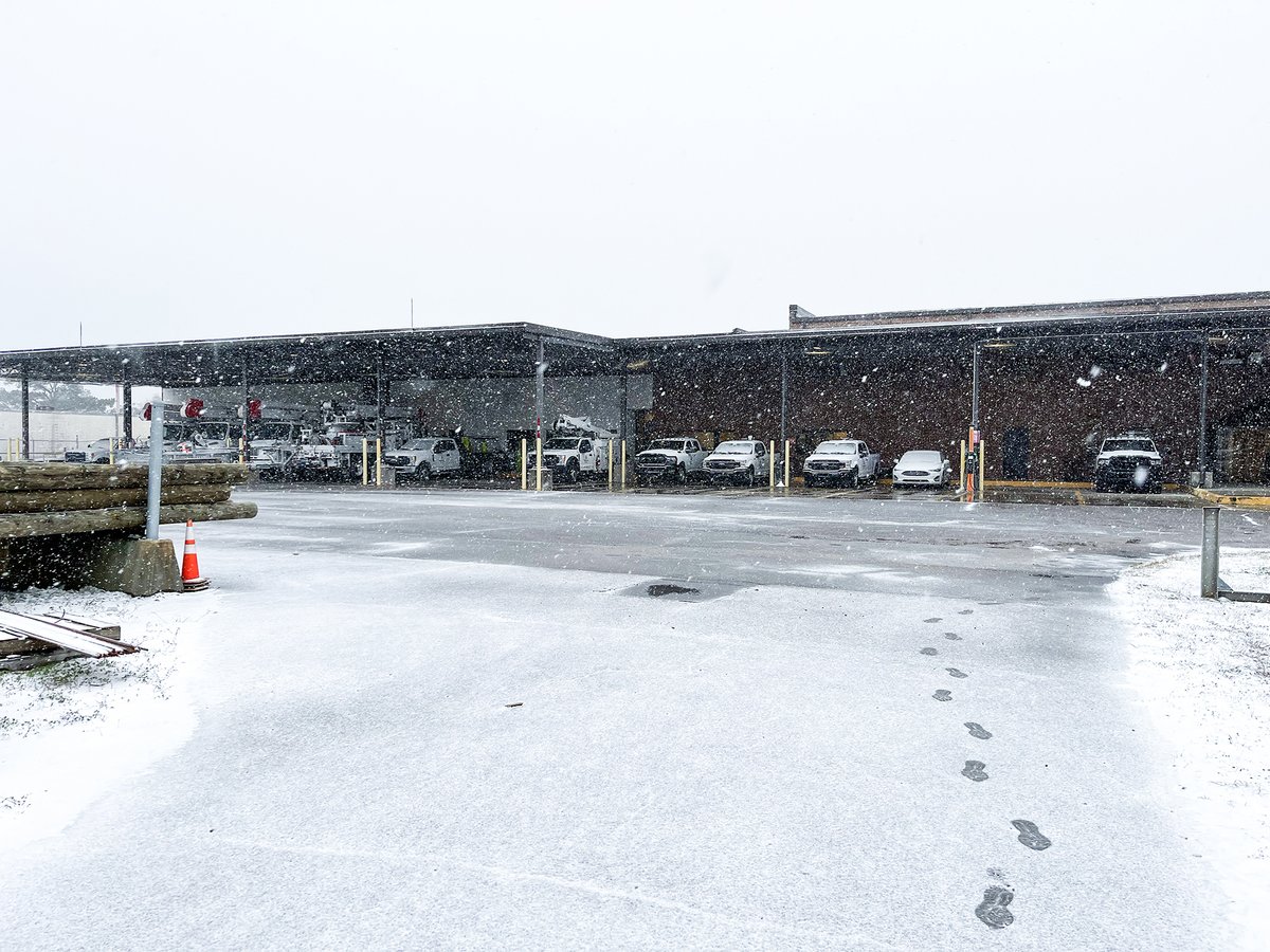 MS_Power's tweet photo. Whether it’s in Bay St. Louis or Hattiesburg, at Plant Daniel or another of our facilities, the Mississippi Power storm team remains ready to respond for our customers as snow continues to fall across South Mississippi. Stay safe and connected as we #WeatherTogether. https://t.co/Wj5cAgk2wG