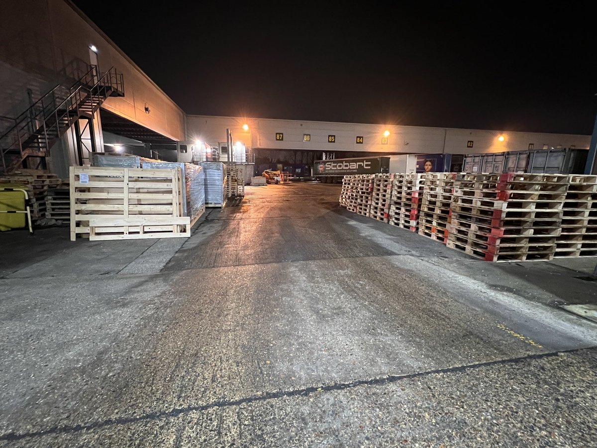 TravellinTrukka's tweet image. #FairyLiquid factory adding an obstacle course to the reverse round a corner to keep things interesting tonight🚛💨