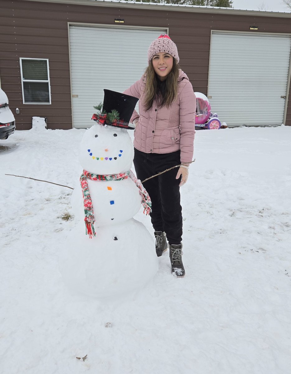 Jaleydapz's tweet photo. Winter magic came to visit us today! ❄️☃️ Built a snowman and played tic-tac-toe in the snow. it’s a day we’ll never forget! #WinterWonderland #SnowDayFun #snowman #tictactoe #snowday #snowinTexas https://t.co/Z5kp9my6o6