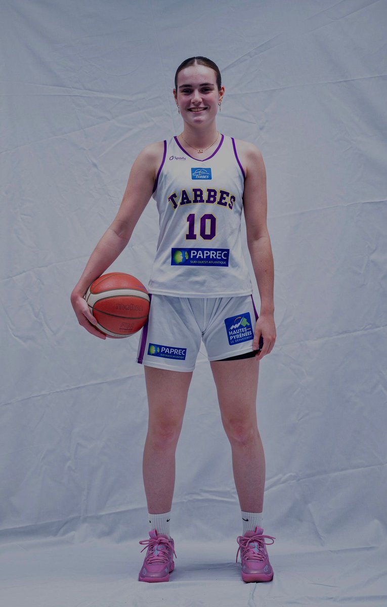 Lady Bucs sign Lou Nivot-Cocault from Tarbes, France.