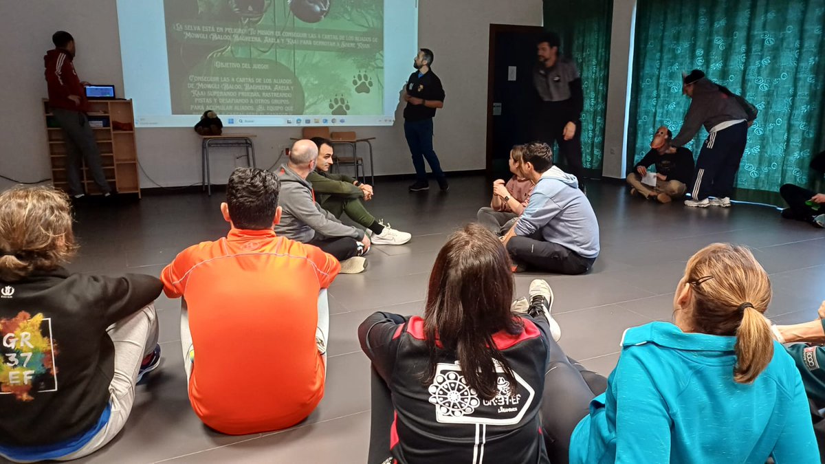 CFIESA_EFA's tweet photo. Retomamos las sesiones del grupo de trabajo @GR37 con una gran propuesta innovadora para aplicar al aula de Educación Física. @cfiesalamanca #formacioncyl https://t.co/tKR0FRaq69