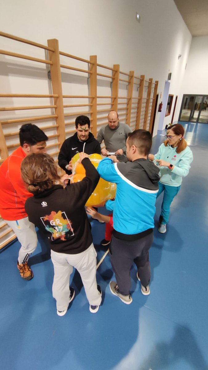 CFIESA_EFA's tweet photo. Retomamos las sesiones del grupo de trabajo @GR37 con una gran propuesta innovadora para aplicar al aula de Educación Física. @cfiesalamanca #formacioncyl https://t.co/tKR0FRaq69
