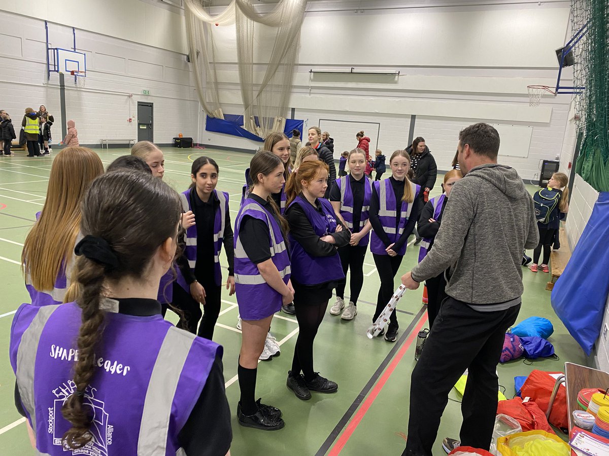 Huge thanks to our wonderful sports leaders who volunteered at tonight’s KS2 netball festival.  🏐 Thank you to @stockportshapes for running &amp; organising #rolemodels #leaders #proudteacher #velisetremis