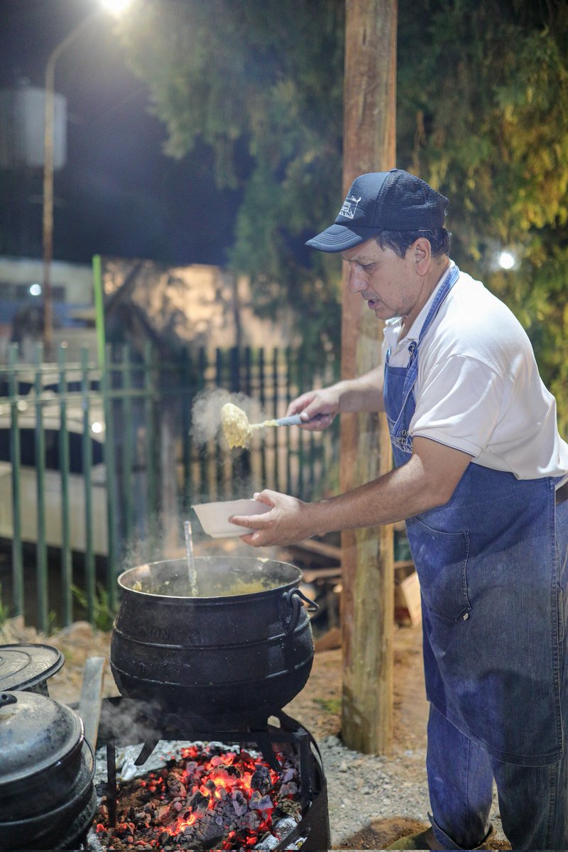 CorrientesGob's tweet photo. Desde su primera participación en la @FNChamame en 2018, Cocineros del Iberá 🌮 deleita a correntinos y turistas con exquisitos platos típicos de la provincia de #Corrientes, compartiendo un poco de lo que caracteriza a nuestra tierra. https://t.co/SNLubAuW0e