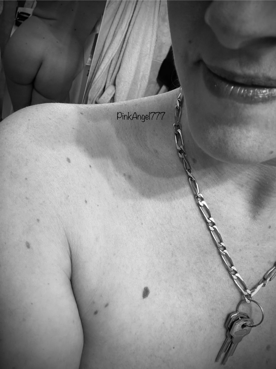 PinkyAngel777's tweet photo. Petit jeu de #MardiMirroir pour voir ce qu’il se passe derrière ^^

@PartageDefiHot 

#keyholdeuse #smile #petitcul #nude https://t.co/lxDzJ7BShV