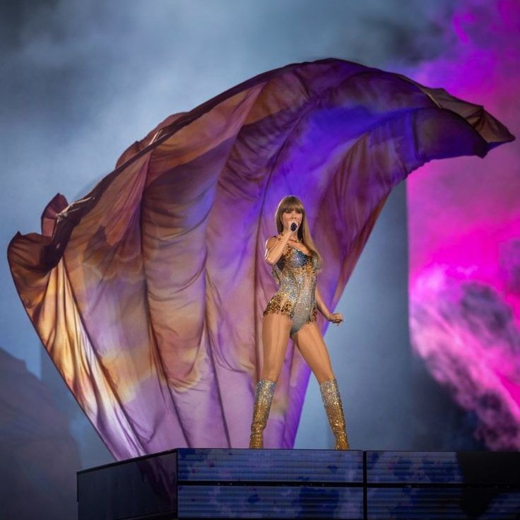 TSUpdatesEs's tweet photo. 📈 | 'Lover' de Taylor Swift recibió ayer 6.129.668 reproducciones en Spotify, un 11,10% más.

— 'Miss Americana &amp; The Heartbreak Prince' fue el que más subió, un 17,88%, con 293.007 reproducciones.

Vía: (@SpotifySwiftie) https://t.co/nls2TZp6Ox