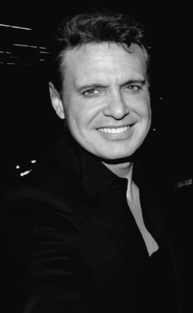 nora_9970's tweet photo. Celebrando
Celebrando  #LuisMiguel43AñosDeTrayectoria @WarnerMusicArg @SimplementeLM @LMXLM 
#labandadelrojo #siemprejuntoavos #todosderojo #43añosdetrayectoria 
❤🎶❤🎶❤ https://t.co/Uu3dOqA5A6