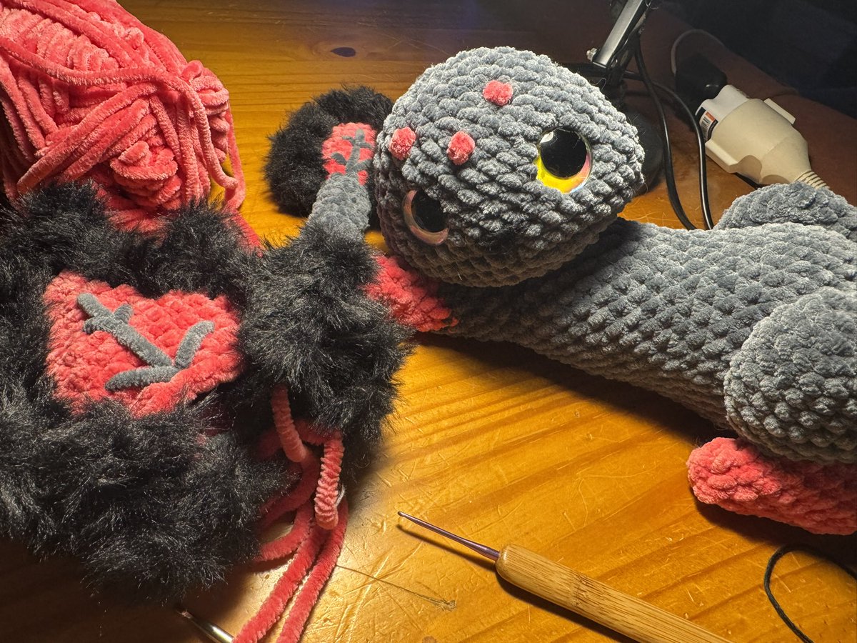 _N_URO's tweet photo. Sewing .. sewing .. sewing 🪡
#customorder #magicat #emotionalsupportplush https://t.co/0NHWTRrGxZ