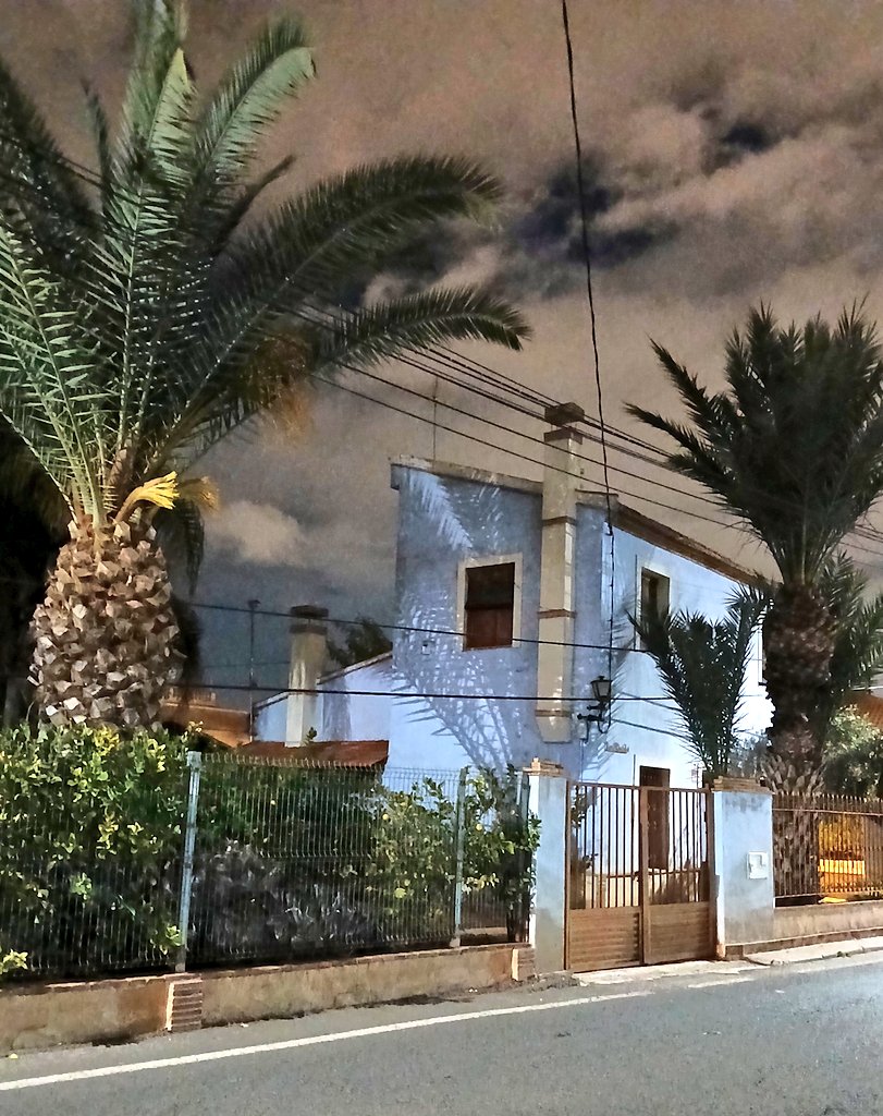 🍋 Camino histórico Senda de Granada por Espinardo. Pasaba, y pasa, por los castillos y palacios de Monteagudo.

Unía Valencia con Granada y en algunos tramos milagrosamente y tras siglos de historia todavía conserva el topónimo Senda de Granada. Y así debe seguir...