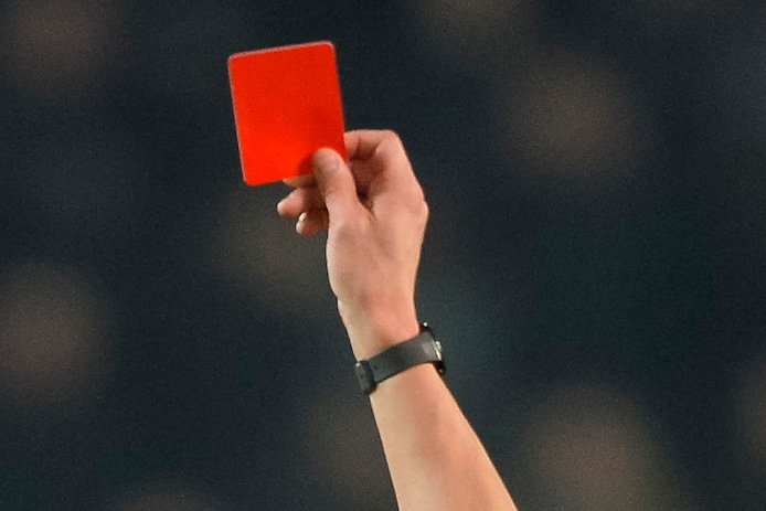 maartenbrink's tweet photo. Wat een lachwekkende rode kaart bij de Europese wedstrijd van #psv. Was het Rode Ster, of welke andere club dan ook geweest, dan was het net zo belachelijk. De arbitrage en de #VAR maken er af en toe een potje van.
#ZVEPSV #rodester #UEFAChampionsLeague https://t.co/8zHxfWg6Uy