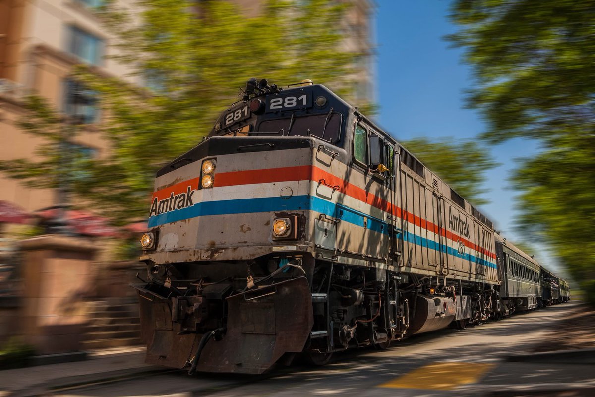 JeffreyCVanacor's tweet photo. Choo Choo through Downtown #amtrack #trains #photography https://t.co/JNzboIm075