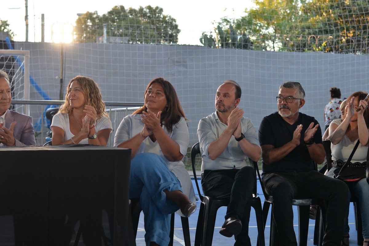 Dean_Rodrigo's tweet photo. Junto al gobernador @MartinLlaryora y toda la comunidad dejamos inaugurado el Polideportivo Social n°60. Donde además de encontrar un espacio de encuentro, es un lugar de oportunidades para que grandes y chicos desarrollen todo su potencial🤩 https://t.co/HYpWVebzpr