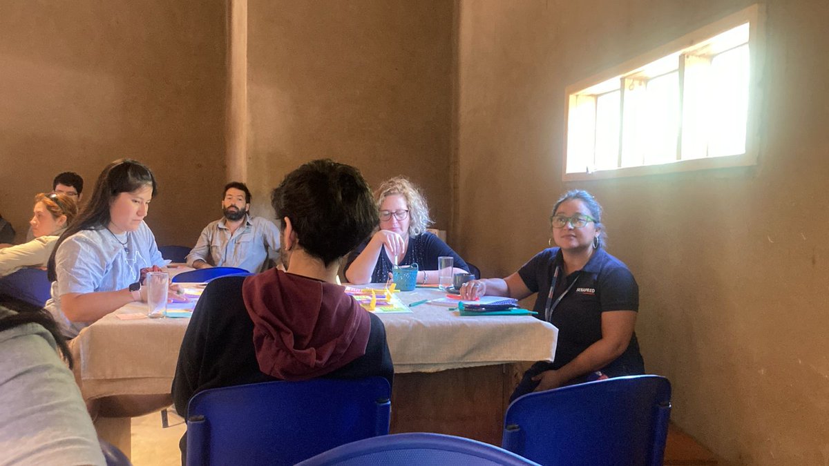 Senapred's tweet photo. #SENAPREDRM participa en Co-Diseño del Programa Comunidad Contra El Fuego y Coordinadora de la ONG Corporación Altos de Cantillana, junto a @conaf_rm , SEREMI Medio Ambiente, GORE, Águila Sur, Actos Cinestésicos, entre otras instituciones colaborativas en la Reducción del Riesgo que buscan apoyar este tipo de iniciativas que permiten acercar la información de manera práctica a las comunidades para reducir los incendios forestales.