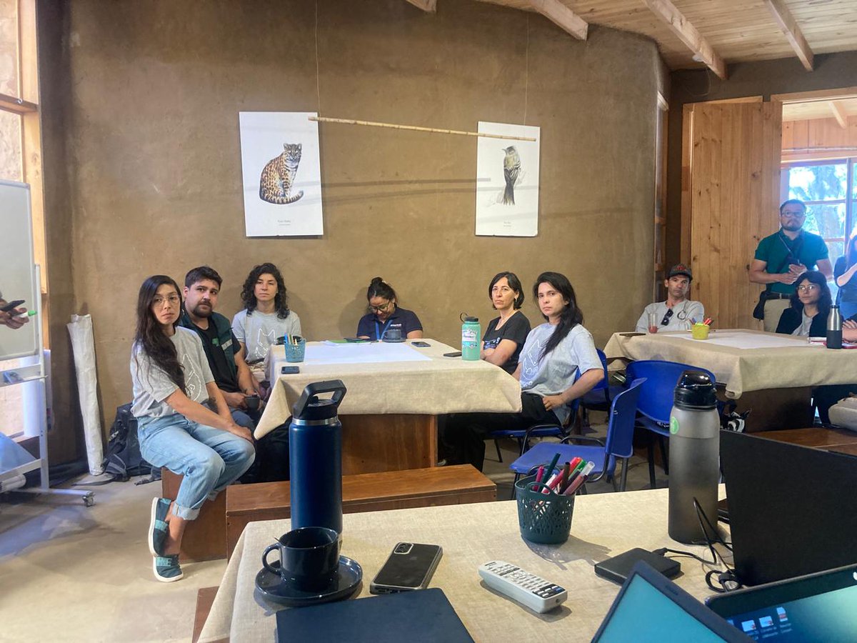 Senapred's tweet photo. #SENAPREDRM participa en Co-Diseño del Programa Comunidad Contra El Fuego y Coordinadora de la ONG Corporación Altos de Cantillana, junto a @conaf_rm , SEREMI Medio Ambiente, GORE, Águila Sur, Actos Cinestésicos, entre otras instituciones colaborativas en la Reducción del Riesgo que buscan apoyar este tipo de iniciativas que permiten acercar la información de manera práctica a las comunidades para reducir los incendios forestales.