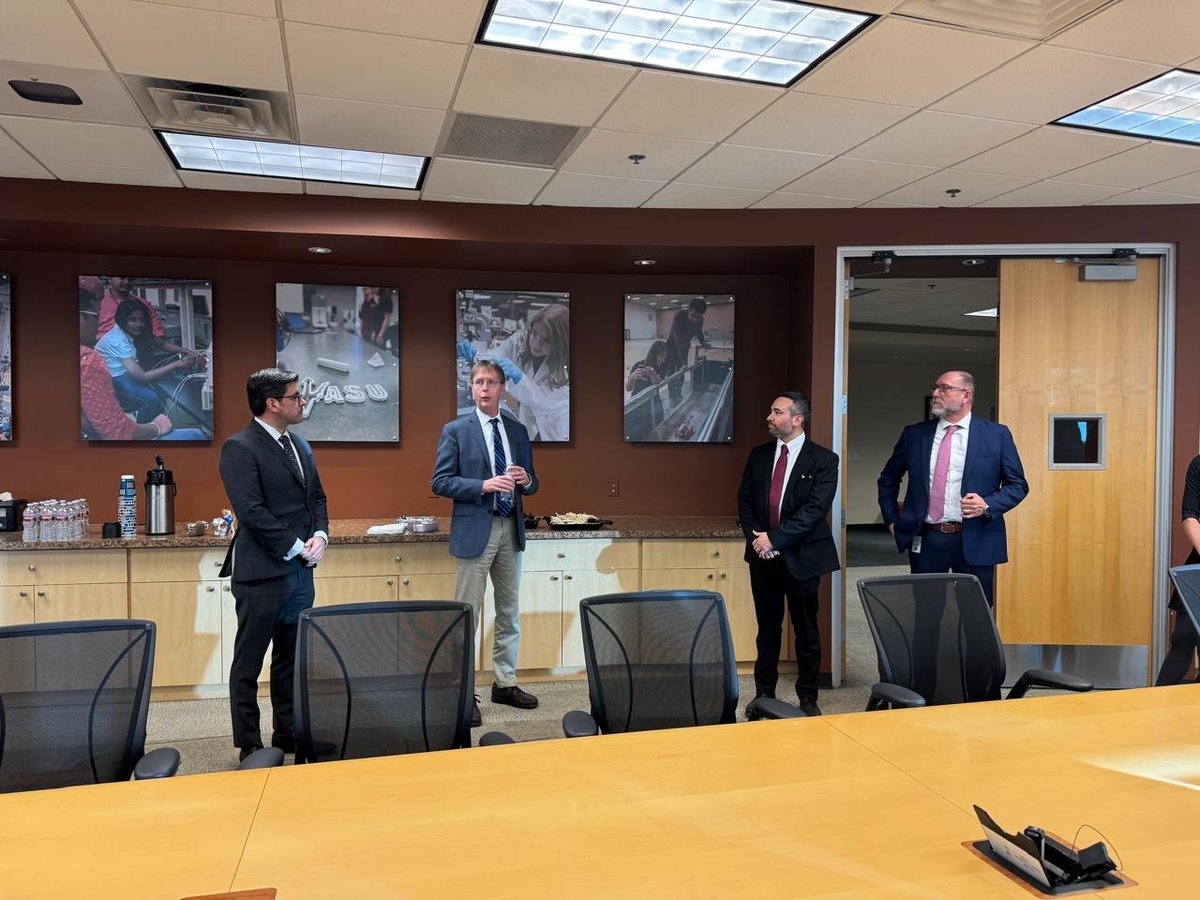 DavidFSotoA's tweet photo. Firma de convenio de colaboración entre ⁦@IcatsonS⁩ y ⁦⁦@ArizonaState⁩ con el objetivo de brindar nuevas oportunidades de capacitación enfocadas en las necesidades de la industria, promoviendo el desarrollo de la formación técnica y profesional. ⁦@gallegos_m⁩ https://t.co/zv2776pkhM