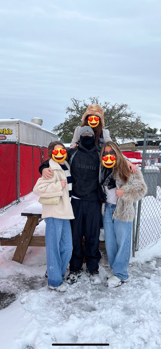 lancemcdonald84's tweet image. Steeze is loving snow day so far.